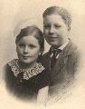R6+R71 Agnes Carla Jacobsen med sin bror Hans Ejnar R6+R71 Agnes Carla Jacobsen med sin bror Hans Ejnar